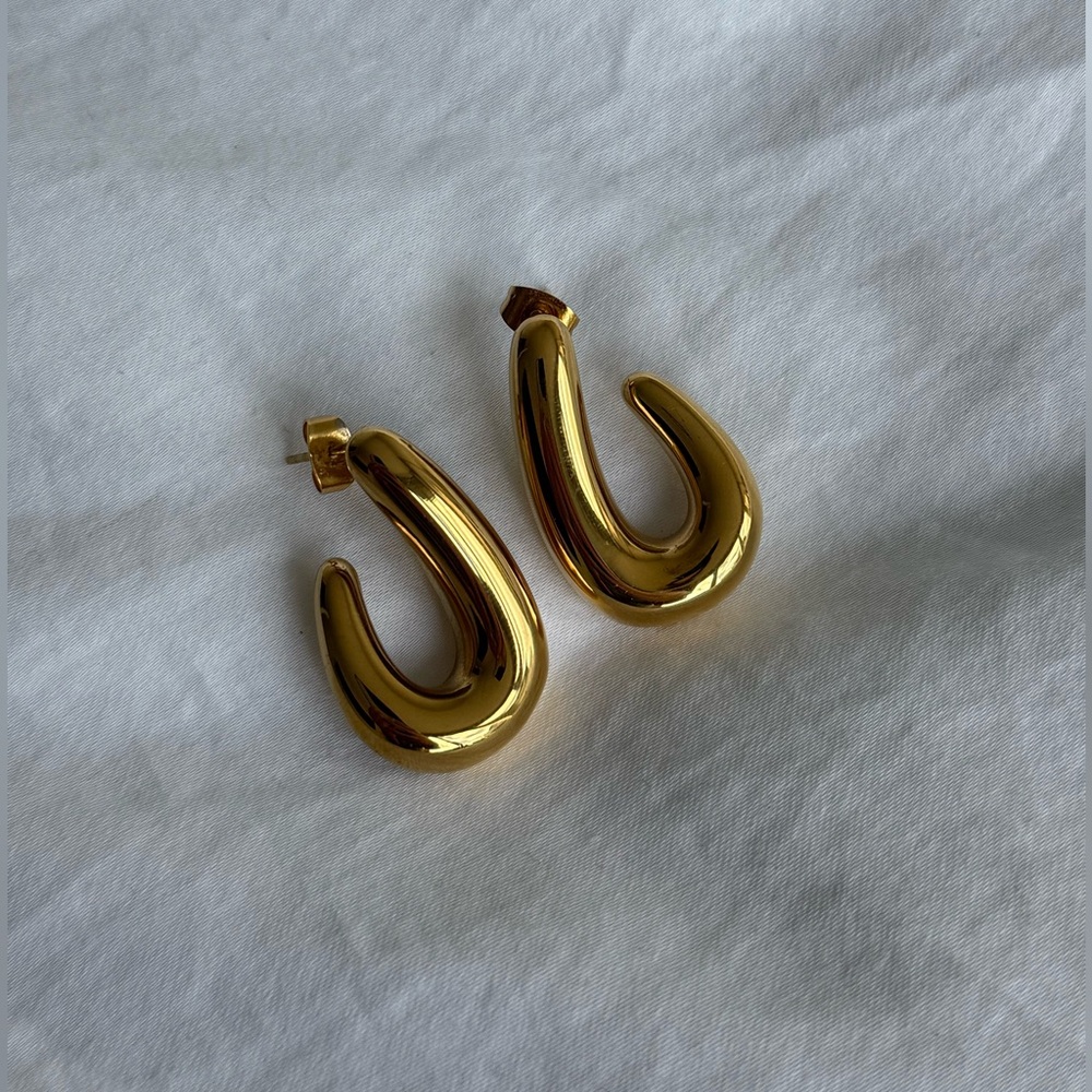 REVOLVE Gold Teardrop Earrings